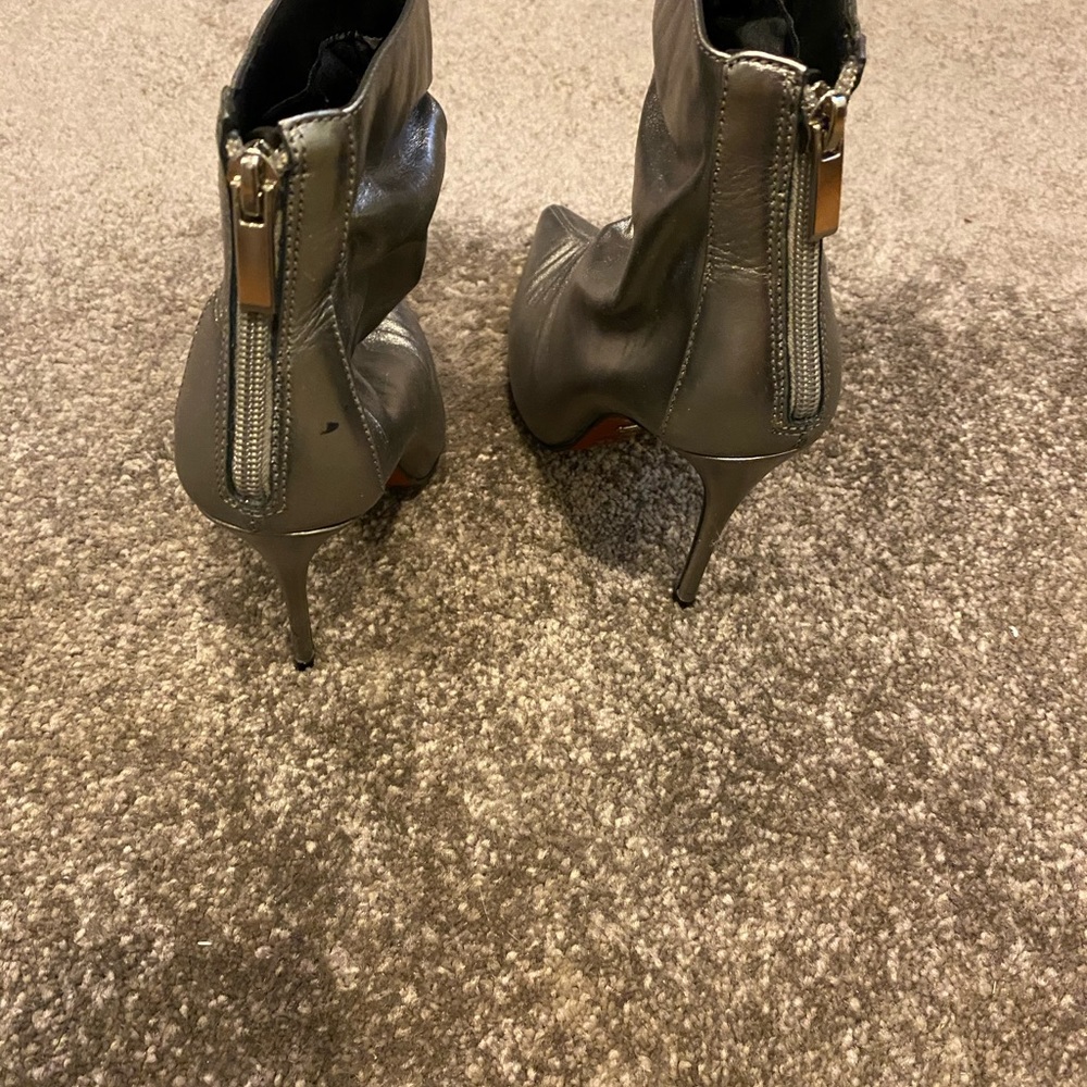 Shoes - Picture 4 of 4